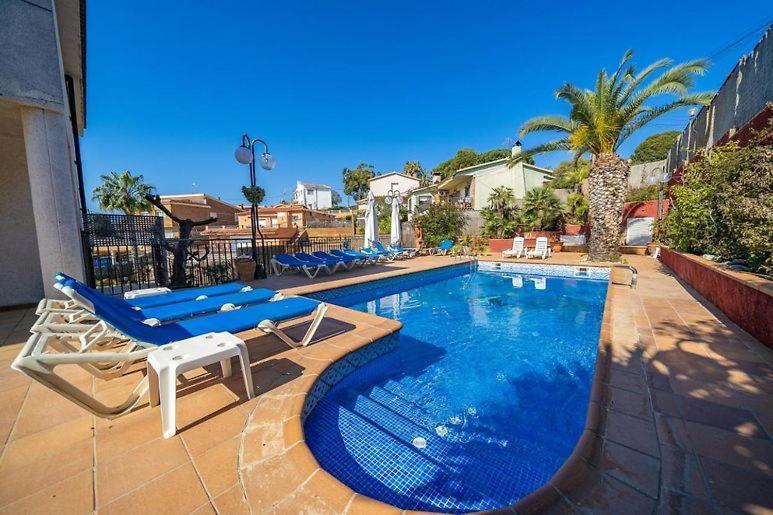 Casa De 2000 M2 Piscina Mar Barbacoa Y Felicidad Villa